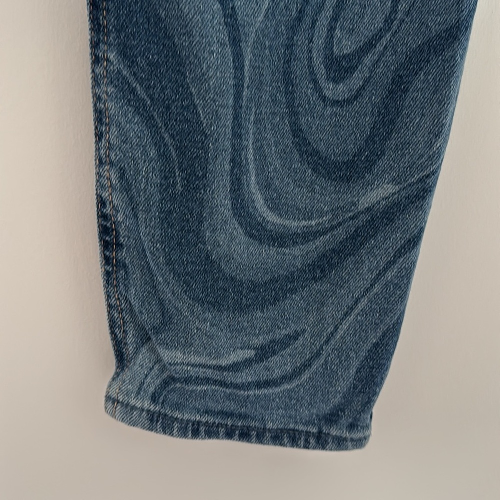 Hollister Curvy High Rise Mom Jean, Swirl Pattern - Size 27 - Picture 4 of 6